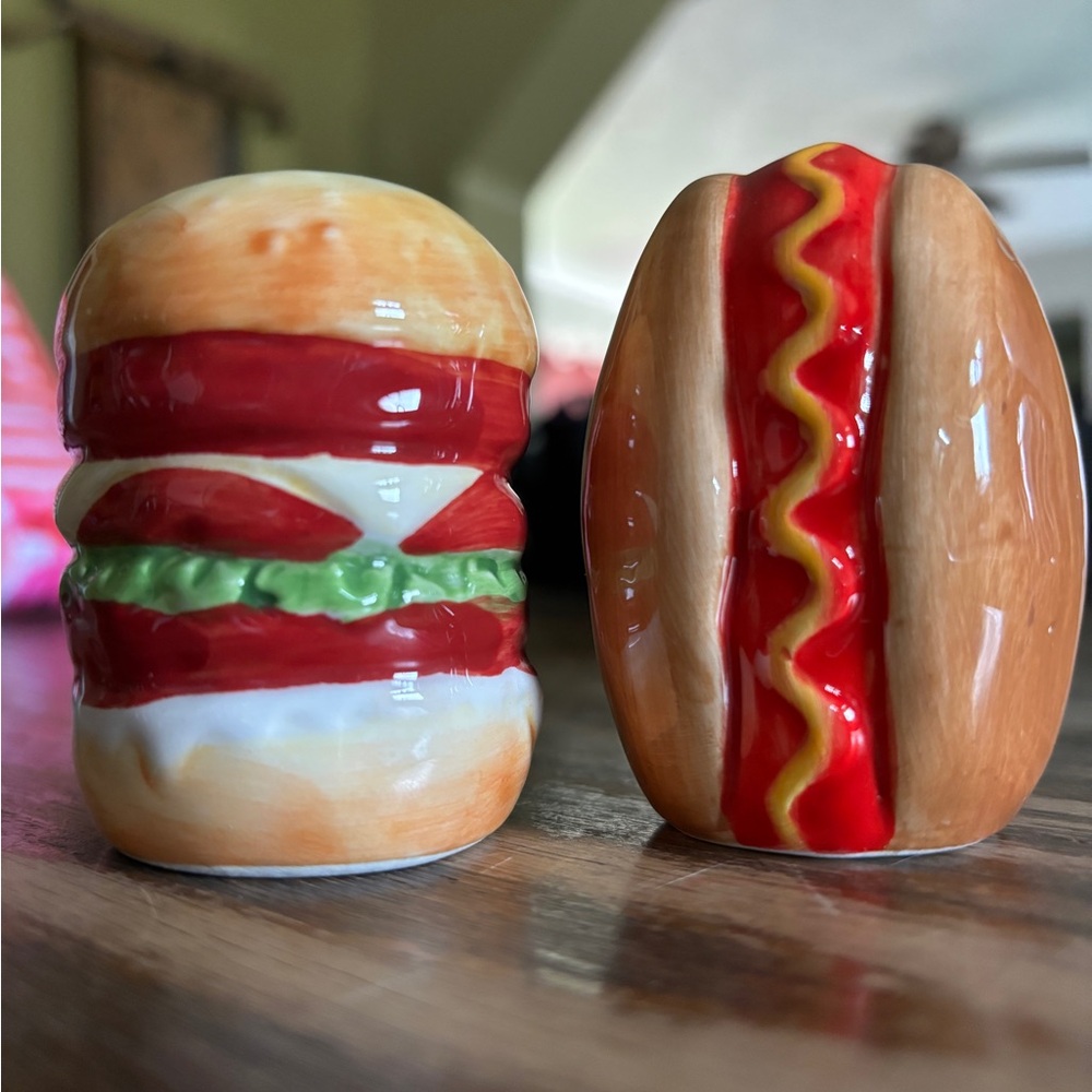 Adorable set for any table. A great conversation starter.